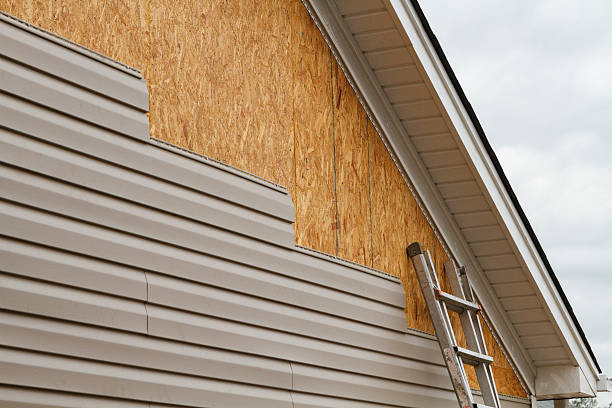 Professional Fiber Cement Siding technician working in Magnolia, NC